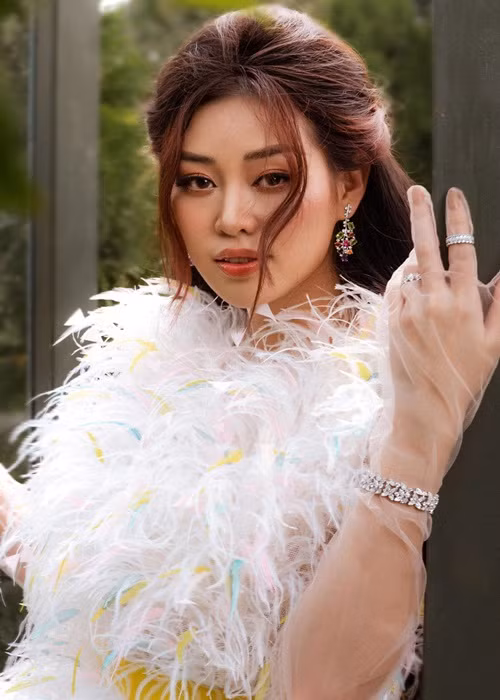 Gần đây, trưởng nhóm FC Khánh Vân lên kế hoạch dùng nick ảo nói xấu Thùy Tiên, Kim Duyên, dọa "phong sát" H'hen Niê. Trước vụ việc, Khánh Vân viết tâm thư gửi trong nhóm fan của mình. Ảnh: FB Khánh Vân