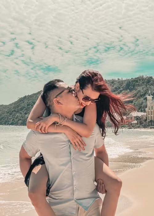 Vợ chồng Lan Khuê vẫn mặn nồng sau 3 năm về chung một nhà.