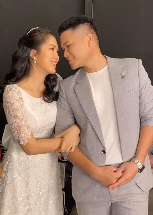 Ban đầu, mẹ của Trung Kiên không ủng hộ mối quan hệ giữa con trai và Lê Phương bởi nữ diễn viên hơn Trung Kiên 7 tuổi và có con trai riêng. Ảnh: FB Lê Phương