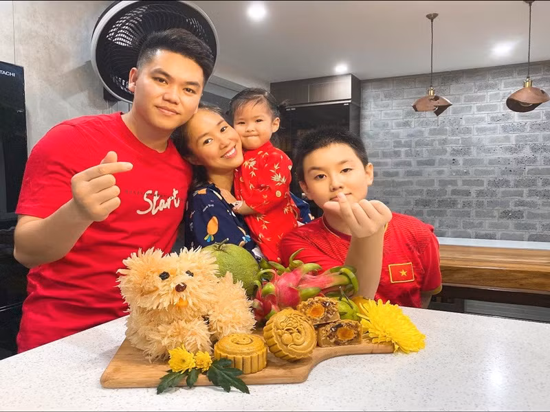  Diễn viên Lê Phương đang có tổ ấm vô cùng viên mãn bên Trung Kiên và các con. Ngoài ra, cô còn được gia đình chồng yêu thương. Ảnh: FB Lê Phương