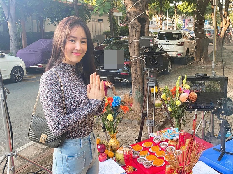 Nữ diễn viên cảm thấy mình may mắn khi có một người mẹ chồng tâm lý và tình cảm. Ảnh: FB Lê Phương