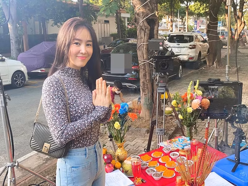 Nữ diễn viên cảm thấy mình may mắn khi có một người mẹ chồng tâm lý và tình cảm. Ảnh: FB Lê Phương