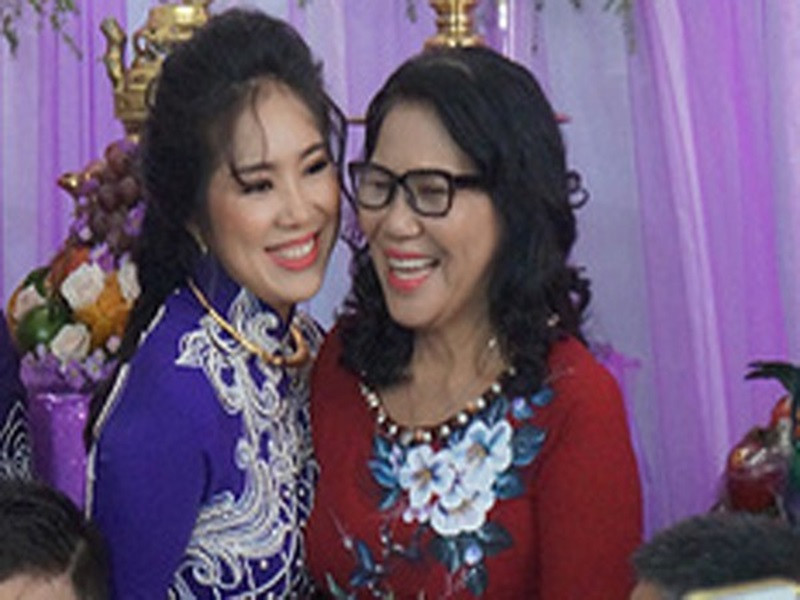 Ngoài ra, chuyện gì Lê Phương cũng có thể gọi điện thoại tâm sự với mẹ chồng. Ảnh: Sức khỏe và đời sống