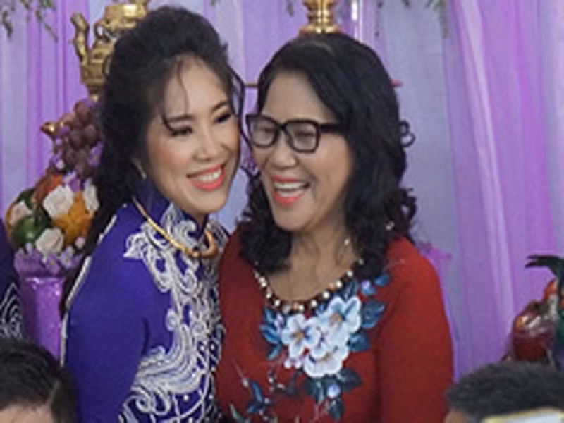 Ngoài ra, chuyện gì Lê Phương cũng có thể gọi điện thoại tâm sự với mẹ chồng. Ảnh: Sức khỏe và đời sống