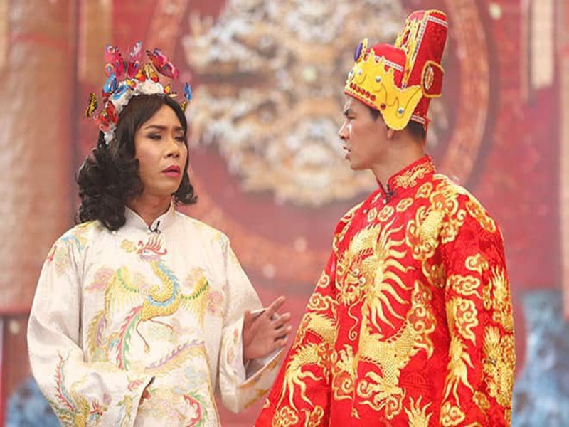 Nghệ sĩ Công Lý gắn bó với Táo Quân từ khi chương trình lên sóng. Vai diễn của anh là Bắc Đẩu. Chia sẻ về tạo hình “cô Đẩu”, Công Lý khẳng định ê-kíp xây dựng nhân vật này có tính cách ngoa ngoắt, châm chọc chứ không phải biến Bắc Đẩu thành con gái. Ảnh: Tổ quốc