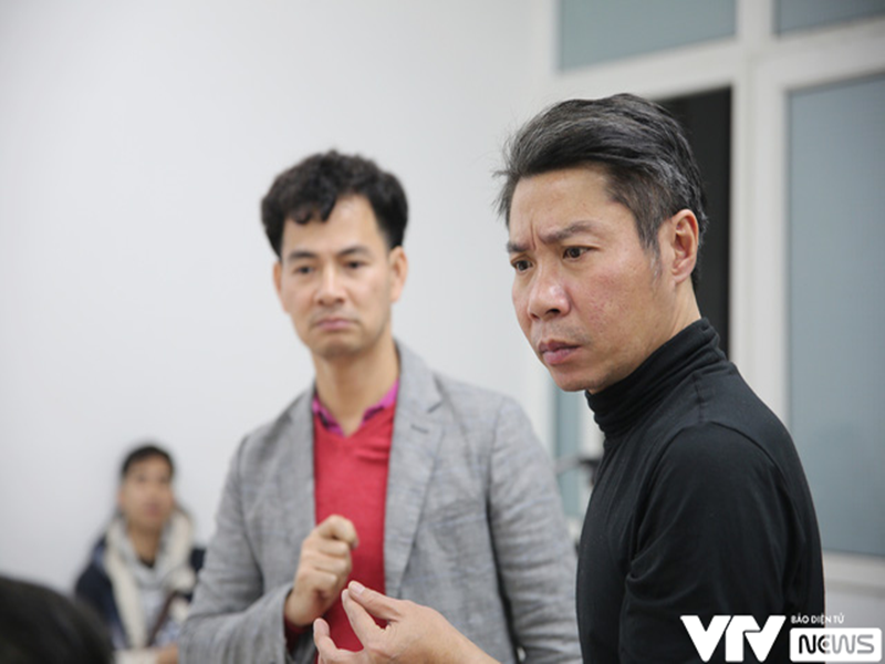 Công Lý từng trăn trở về ngoại hình không còn trẻ trong khi ngoại hình nhân vật vẫn yêu cầu phải đẹp. “Bây giờ tôi có tuổi rồi, da cũng thay đổi, không rõ là mùa Táo Quân năm nay, tôi sẽ gặp phải những khó khăn gì trong việc hóa trang. Tôi vẫn muốn cống hiến và đáp ứng mong mỏi của khán giả. Nhưng tôi cũng sợ một ngày nào đó không còn đáp ứng được yêu cầu mà người xem cần ở nhân vật của mình”, Công Lý chia sẻ trên Zing năm 2016. Ảnh: VTV