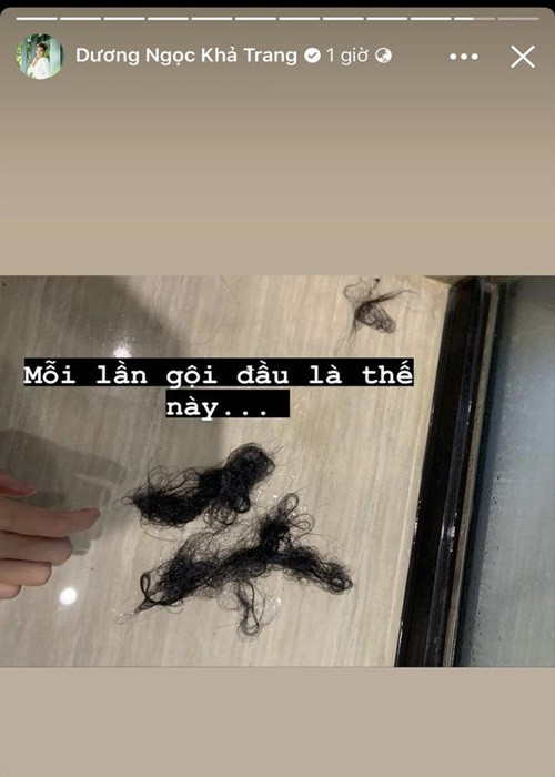 Tuy nhiên, người hâm mộ không khỏi lo lắng khi mới đây, cô đăng tải hình ảnh rụng tóc nghiêm trọng sau mỗi lần gội đầu.