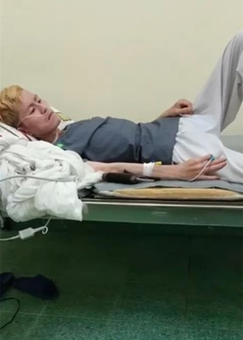 Người thân Chí Thành chia sẻ trên Dân Việt, do dịch bệnh, nam ca sĩ không thể đi hát nên không có thu nhập, dẫn đến tinh thần sa sút, ăn uống không đầy đủ. Quản lý của Chí Thành chia sẻ trên Zing, nam ca sĩ suy dinh dưỡng nặng, chỉ nặng khoảng 37 kg. Ảnh: FB bạn Chí Thành