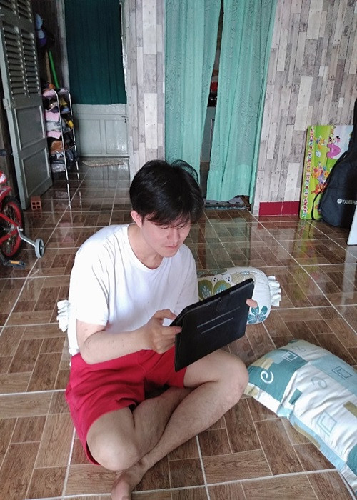 Ngoài ca hát, Chí Thành còn làm nhiều công việc khác để mưu sinh. Ảnh: FB Chí Thành