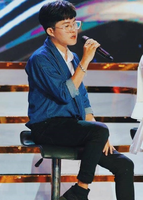 Chí Thành từng tham gia cuộc thi Nhân tố bí ẩn 2014. Ở sân chơi này, nam ca sĩ sinh năm 1996 thuộc đội của ca sĩ Hồ Quỳnh Hương và dừng chân ở top 4. Năm 2015, Chí Thành đăng quang ngôi vị quán quân Ngôi sao phương Nam. Sau cuộc thi, anh vẫn theo đuổi âm nhạc nhưng chưa có sản phẩm gây chú ý. Ảnh: FB Chí Thành