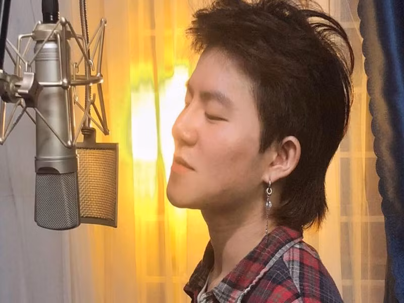 Chí Thành gặp nhiều khó khăn trong cuộc sống. Anh mất mẹ năm 12 tuổi, mất bố năm 18 tuổi. Ảnh: FB Chí Thành