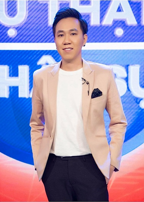 Trước hàng loạt ý kiến trái chiều, Trấn Thành kiên quyết xử lý 3 kẻ tung tin để bảo vệ danh dự dù những người này lên tiếng xin lỗi, đính chính chỉ là đùa giỡn. Trái ngược Trấn Thành, Anh Đức không phản ứng mạnh mẽ mà chỉ giữ im lặng. Ảnh: FB Anh Đức