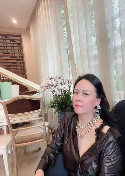 Nữ doanh nhân ngày càng trẻ trung, gợi cảm. Ảnh: FB Phượng Chanel