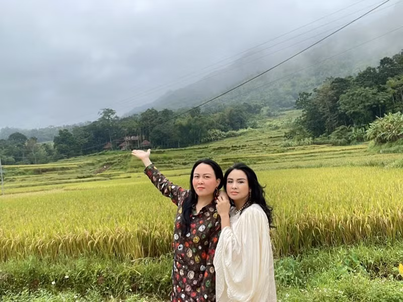 Nữ doanh nhân vẫn thường xuyên cập nhật hình ảnh vui vẻ. Ảnh: FB Phượng Chanel