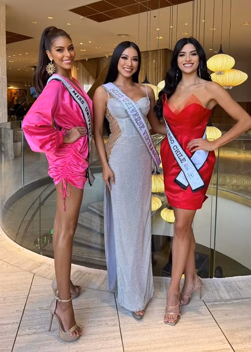 Ngày 27/11, Á hậu Kim Duyên đến Israel tham gia Miss Universe 2021- Hoa hậu Hoàn vũ Thế giới 2021. Trước khi nhập cuộc, đại diện Việt Nam chuẩn bị kỹ lưỡng về trang phục, kỹ năng. Ngoài ra, Kim Duyên tập luyện cường độ cao để có vóc dáng chuẩn nhất.