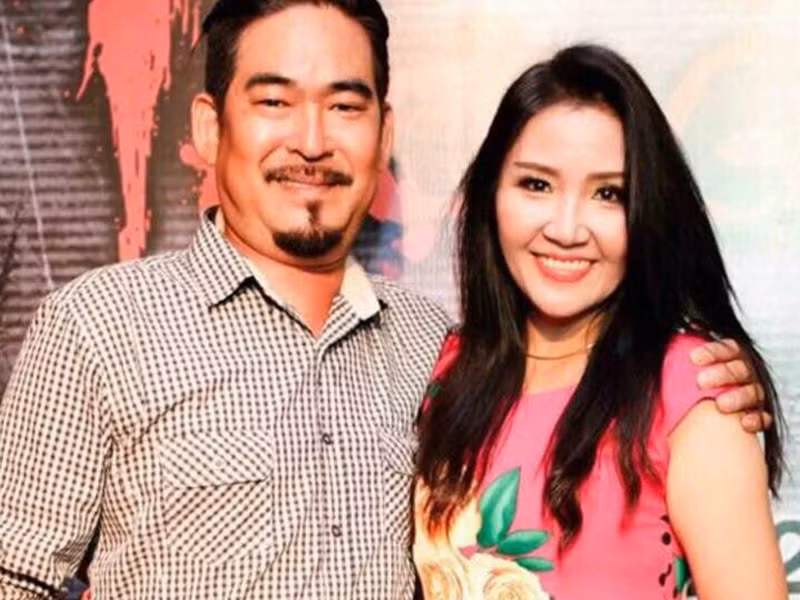 Chồng của Ngân Quỳnh thú nhận, đôi lúc anh tự ái vì không thể làm được những việc lớn. Tuy nhiên, vì vợ con, anh chấp nhận lùi về sau để lo cho gia đình.