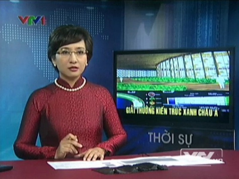 BTV Vân Anh bắt đầu giữ sóng Bản tin Thời sự 19h của VTV từ cuối năm 1997 và được nhiều khán giả yêu thích bởi giọng nói truyền cảm. Đến cuối tháng 11/2016, cô nghỉ việc ở VTV. Ảnh: Dân Việt