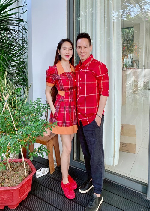 Theo Minh Hà, yếu tố quan trọng nhất để tạo nên sự đồng điệu là ở màu sắc của trang phục.