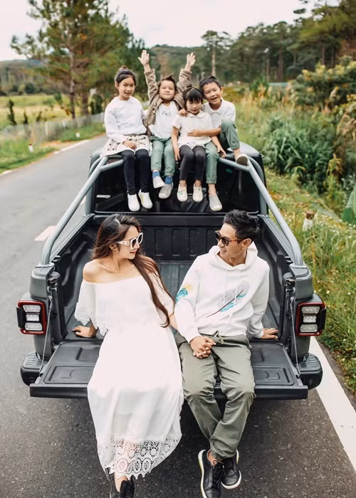 Gia đình Lý Hải - Minh Hà được xem là mặc sành điệu nhất showbiz Việt.