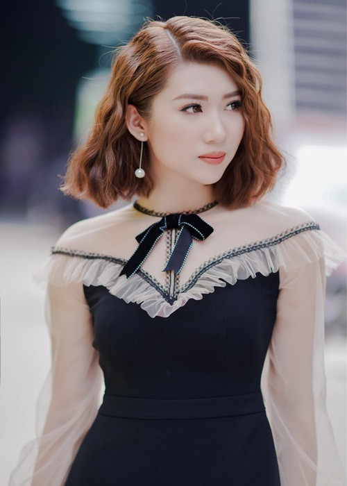 Thúy Ngân tiết lộ lý do cô chia tay bạn trai đầu tiên vì bị anh xúc phạm tới nghề nghiệp. Bạn trai cũ của Thúy Ngân vẫn gọi, nhắn tin hẹn gặp mỗi khi về nước nhưng cô quyết định không gặp nữa. Ảnh: FB Thúy Ngân