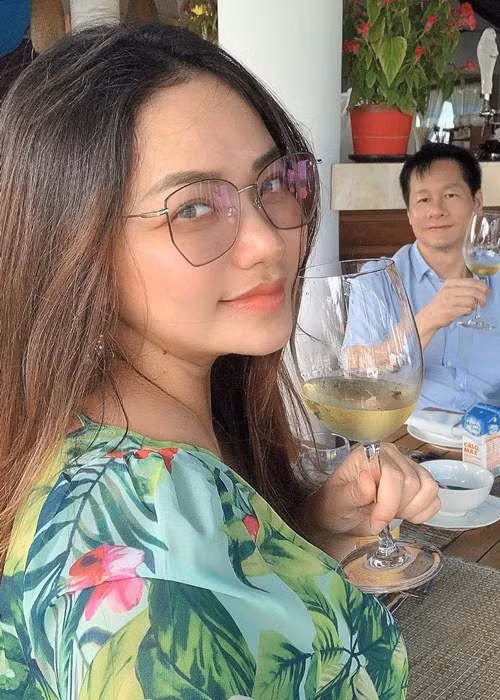 Đại gia Đức An hết mực chiều chuộng Phan Như Thảo. Chia sẻ trên Ngôi sao, nam doanh nhân cho biết, anh ủy quyền cũng như di chúc hết cho vợ mọi tài sản. Ảnh: FB Phan Như Thảo