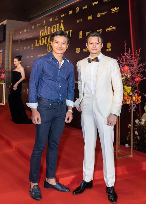 Đôi bạn thân điển trai, nam tính không kém cạnh nhau.