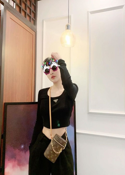 Hiền Hồ là một trong những nữ ca sĩ thành công sau khi rời chương trình Giọng hát Việt năm 2017. Ảnh: FBNV