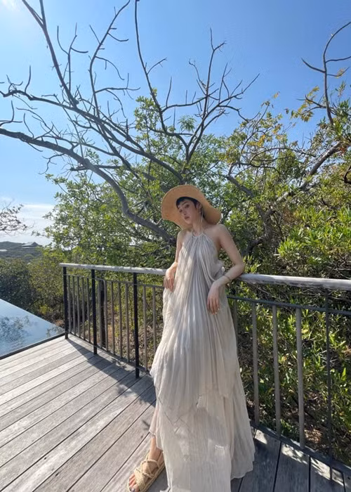 Thu nhập khủng, ngoài đi xe hơi tiền tỷ, mặc đồ hiệu, Hiền Hồ còn có những chuyến du lịch sang chảnh. Ảnh: FBNV