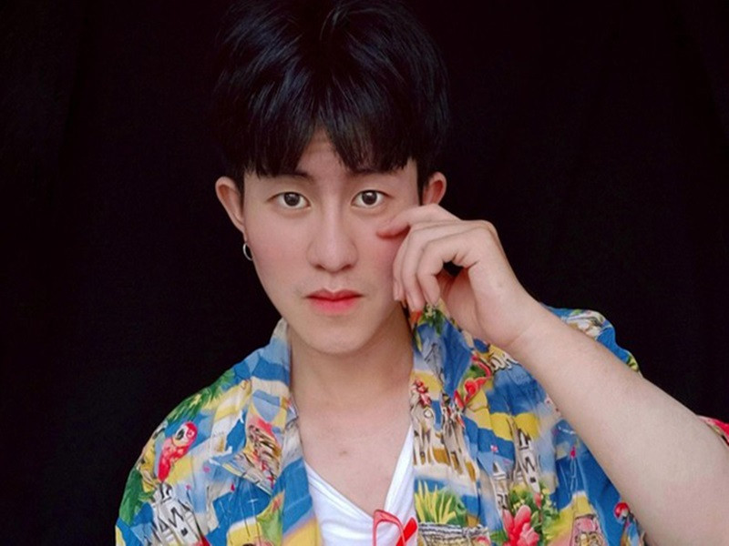 Phạm Chí Thành phát hiện mắc viêm gan B, viêm phổi cách đây một năm. Vài tháng trở lại đây, bệnh tình của anh chuyển biến nặng nên phải nhập viện. Đầu tháng 11/2021, nam ca sĩ xin xuất viện vì hết tiền điều trị. Sau đó, nhờ sự giúp đỡ của các mạnh thường quân, Chí Thành nhập viện trở lại. Ảnh: Vietnamnet