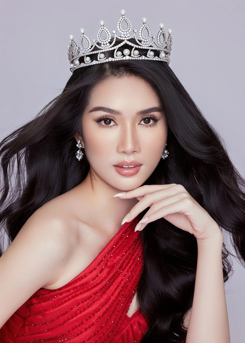 Phương Anh đang học tiếng Nhật để tham gia Hoa hậu Quốc tế được tổ chức tại đất nước mặt trời mọc này. Ảnh: FB Phương Anh