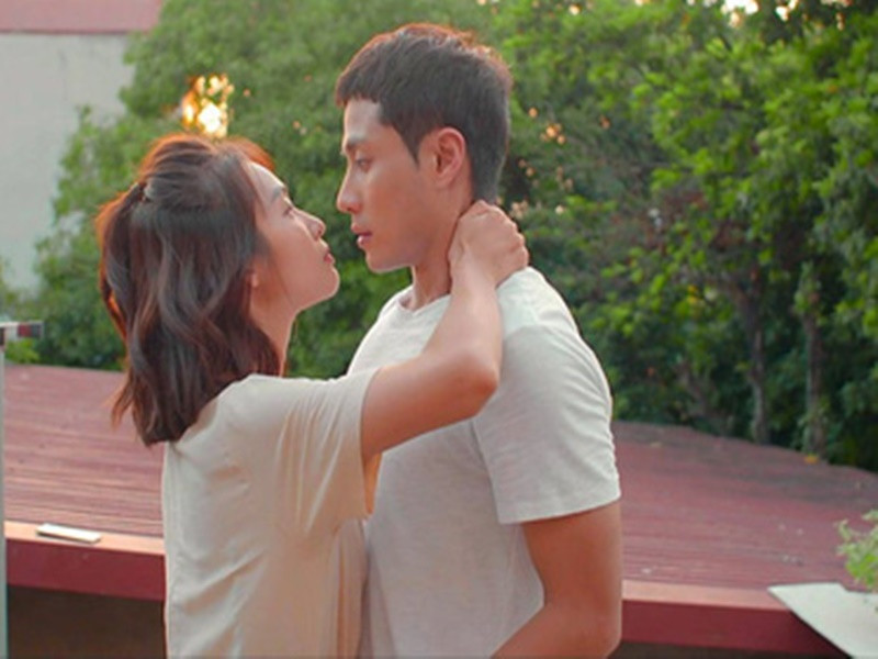 Tuy “11 tháng 5 ngày” là bộ phim đầu tiên Thanh Sơn - Khả Ngân đóng chung nhưng cả hai đã tương tác rất ăn ý. Ảnh: VTV