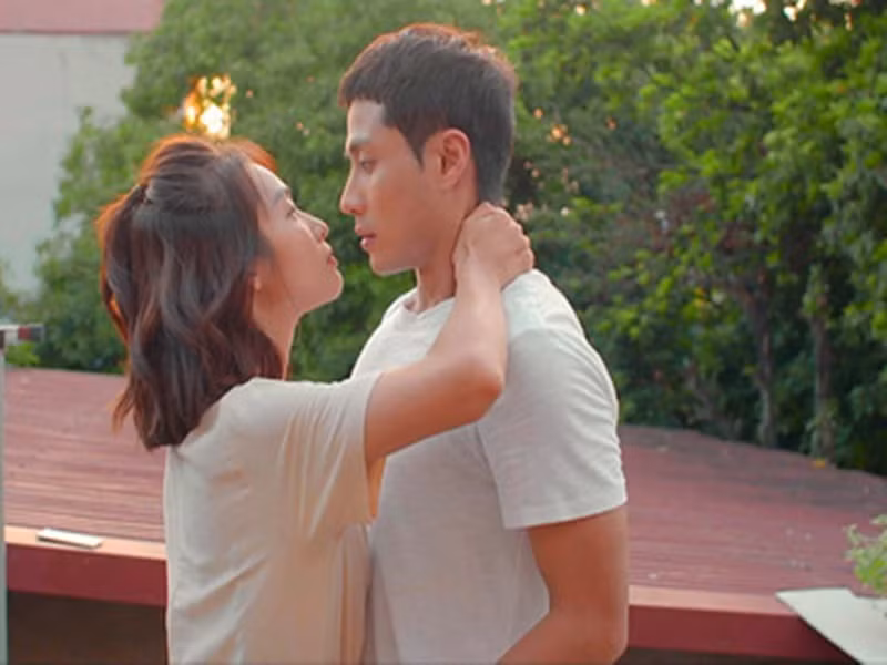 Tuy “11 tháng 5 ngày” là bộ phim đầu tiên Thanh Sơn - Khả Ngân đóng chung nhưng cả hai đã tương tác rất ăn ý. Ảnh: VTV