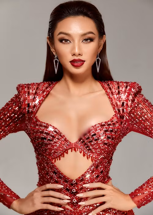 Với bộ đầm “Red diamond gown”, Thùy Tiên hy vọng sẽ tiếp tục nhận được sự ủng hộ từ khán giả cũng như người hâm mộ trong nước lẫn quốc tế. Ảnh: Sen Vàng