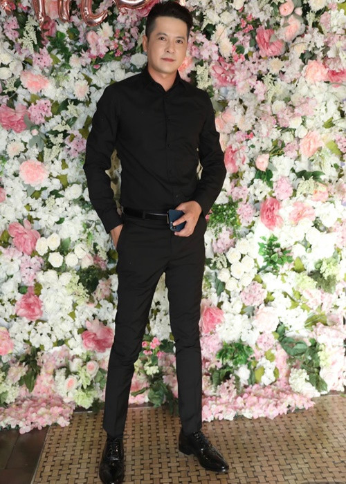 Nhiều người đoán già đoán non, status của nam diễn viên phim “Gạo nếp gạo tẻ” ám chỉ đến cuộc hôn nhân của Thắm Bebe và Kevin Nguyễn. Ảnh: FB Hoàng Anh