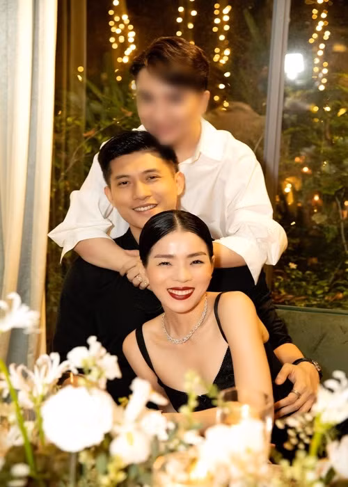 Trong năm 2021, Lệ Quyên cũng công khai mối quan hệ tình cảm. Nữ ca sĩ hẹn hò nam người mẫu kém cô 12 tuổi tên Lâm Bảo Châu. Ảnh: Yan