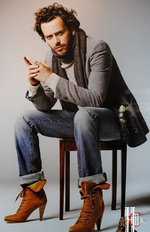 Và muốn thử cảm giác của đôi giày cao gót như thế nào.