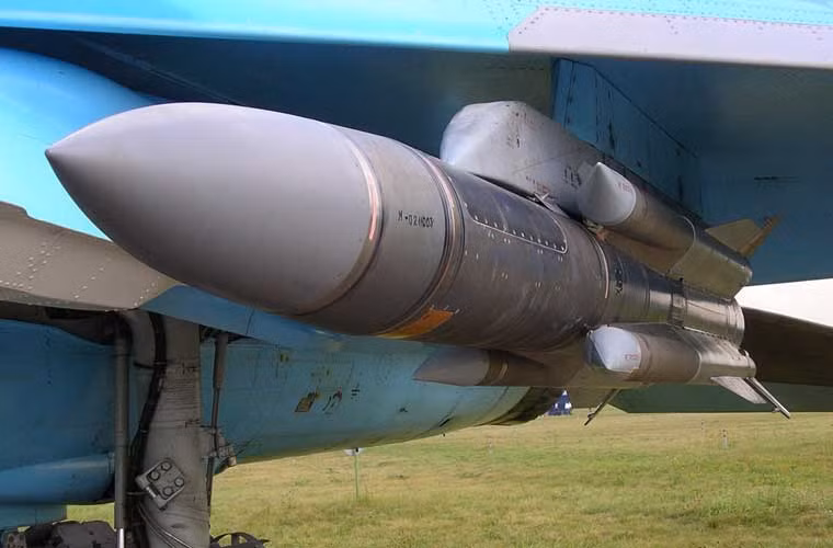 Kh-31A được trang bị đầu tự dẫn radar chủ động ARGS-31 cho nhiệm vụ khóa mục tiêu ở pha cuối. Radar có khả năng quét góc phương vị ±45 độ, góc tà từ 10-20 độ, khóa mục tiêu từ cự ly 20km. Ngoài ra, tên lửa còn được trang bị một radar đo độ cao KTRV-Detal A-069A hoạt động từ độ cao 100-6.000m cho nhiệm vụ bay lướt biển.