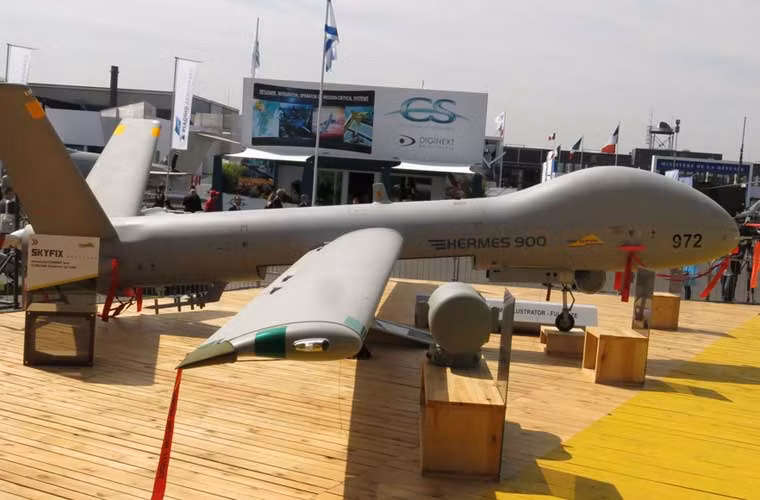 Triển lãm Paris Air Show 2015 cũng qui tụ dàn máy bay không người lái hiện đại tới từ nhiều quốc gia trên thế giới. Ảnh: UAV Hermes 900 của Israel.