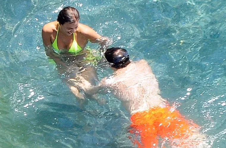 Sieu mau Irina Shayk tinh tu Bradley Cooper tren bien