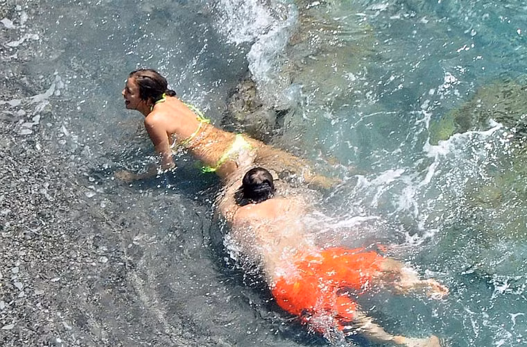 Sieu mau Irina Shayk tinh tu Bradley Cooper tren bien-Hinh-6