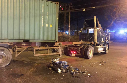 CSGT trang dem xu ly TNGT nghiem trong, 3 nguoi thuong vong