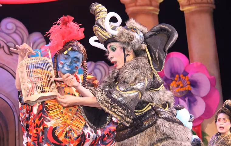 Tuy nhiên, từ nguồn tin trên Facebook, tướng cướp da tái (NSƯT Hữu Châu) cùng đồng bọn (Bạch Long, Quốc Trung, Quốc Tuấn) đã tìm ra được nơi ở của voi mamút...