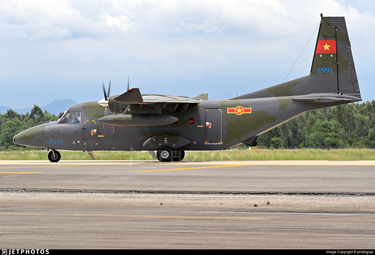 Bên cạnh đó, trong dài hạn khả năng cao Việt Nam sẽ lựa chọn chiếc C-130J Super Hercules do tập đoàn Lockheed Martin của Mỹ sản xuất làm "ngựa thồ đường không" chủ lực của mình.