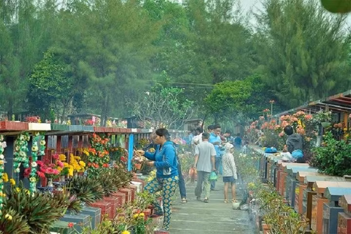 Ngày thứ hai là ngày 9/4 (tức ngày 19/2 âm lịch). Thời gian thích hợp để đi tảo mộ là vào giờ Tỵ 9h - 11h.