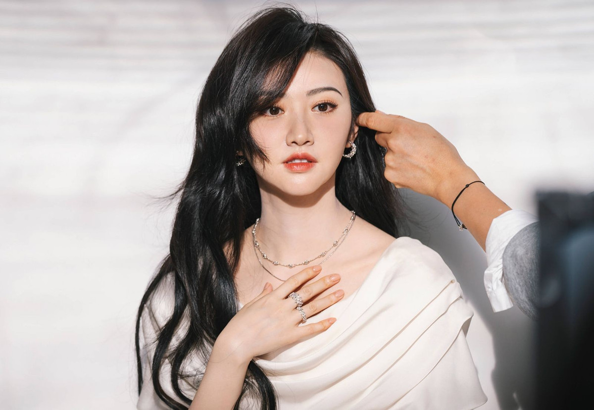 Diễn xuất của Cảnh Điềm được khán giả nhận xét tiến bộ vượt bậc, cô đóng cảnh hành động dứt khoát, lột tả nội tâm có chiều sâu. Ngoài ra, tạo hình của nhân vật giúp mỹ nhân sinh năm 1988 ghi điểm mạnh.