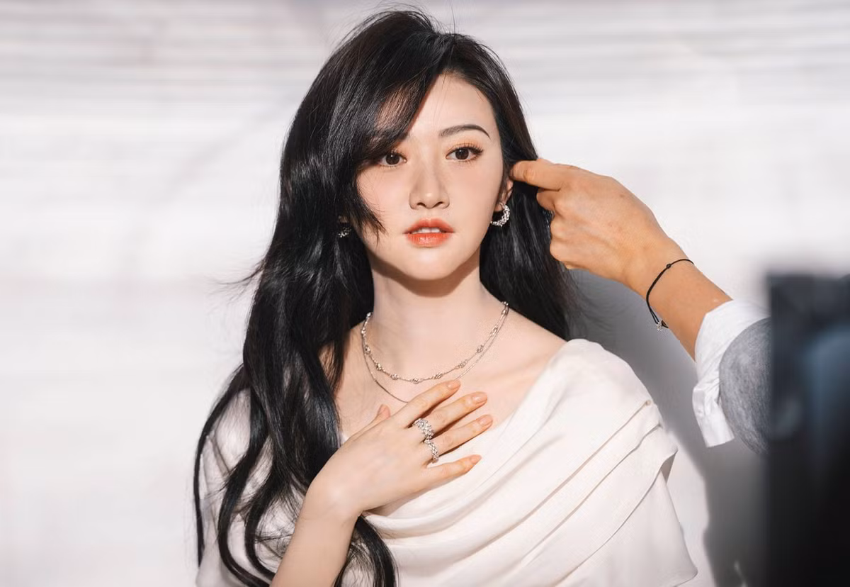 Diễn xuất của Cảnh Điềm được khán giả nhận xét tiến bộ vượt bậc, cô đóng cảnh hành động dứt khoát, lột tả nội tâm có chiều sâu. Ngoài ra, tạo hình của nhân vật giúp mỹ nhân sinh năm 1988 ghi điểm mạnh.