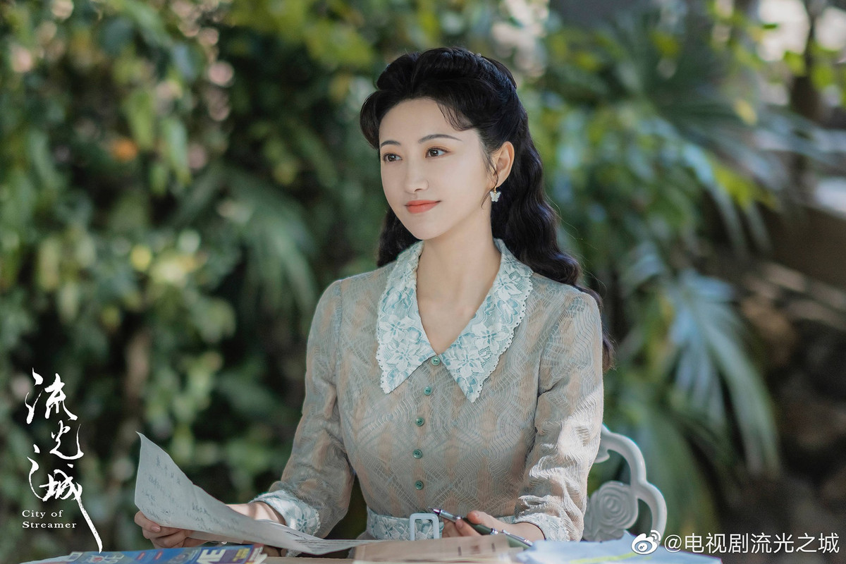 Theo phóng viên Lý Vi Ngao, người vạch trần hành vi của Trương Kế Khoa những ngày này cho hay Cảnh Điềm đã chi 10 triệu NDT (1,45 triệu USD) cho người yêu cũ trả nợ. Hơn thế, bố mẹ nữ diễn viên còn bị lừa chuyển tiền hỗ trợ Trương Kế Khoa mua biệt thự để chuẩn bị cho đám cưới.