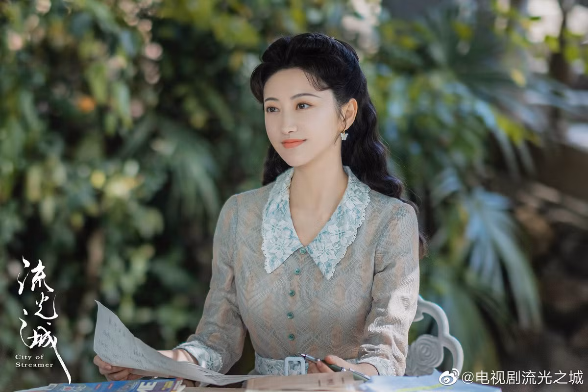 Theo phóng viên Lý Vi Ngao, người vạch trần hành vi của Trương Kế Khoa những ngày này cho hay Cảnh Điềm đã chi 10 triệu NDT (1,45 triệu USD) cho người yêu cũ trả nợ. Hơn thế, bố mẹ nữ diễn viên còn bị lừa chuyển tiền hỗ trợ Trương Kế Khoa mua biệt thự để chuẩn bị cho đám cưới.