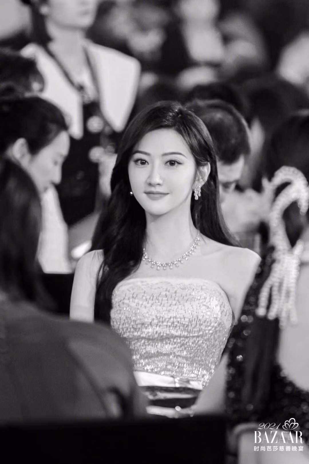 Ngay chính tại quê nhà, "Vũ trụ Cảnh Điềm" ra đời – đây là cách khán giả gọi ăn theo vũ trụ siêu anh hùng Marvel (MCU) và DC (DCEU), mục đích mỉa mai diễn viên thiếu tầm vóc, không tài cán nhưng luôn có suất đóng chính trong các dự án lớn.