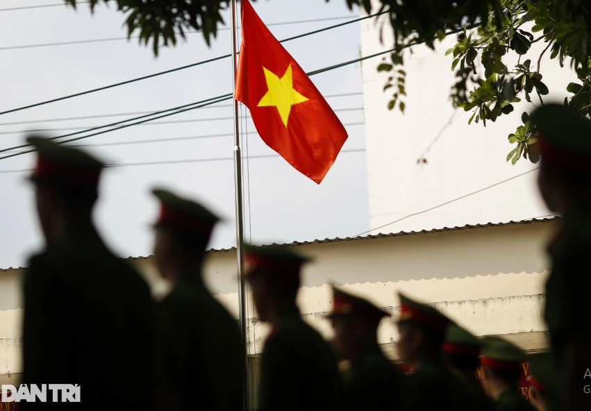 Tiểu đoàn bảo vệ mục tiêu và vận chuyển hàng đặc biệt có nhiệm vụ xây dựng và tổ chức thực hiện các phương án, kế hoạch bảo vệ các mục tiêu cố định liên quan đến hàng đặc biệt; bảo vệ vận chuyển an toàn các chuyến hàng đặc biệt theo quy định của Chính phủ và Bộ trưởng Bộ Công an trong phạm vi cả nước. Mỗi năm tiểu đoàn tổ chức bảo vệ vận chuyển hơn 120 chuyến với hàng nghìn lượt cán bộ chiến sĩ tham gia. Đảm bảo an toàn vận chuyển tổng cộng hơn 2.000 tấn hàng đi các tỉnh phía Nam và ngược lại.